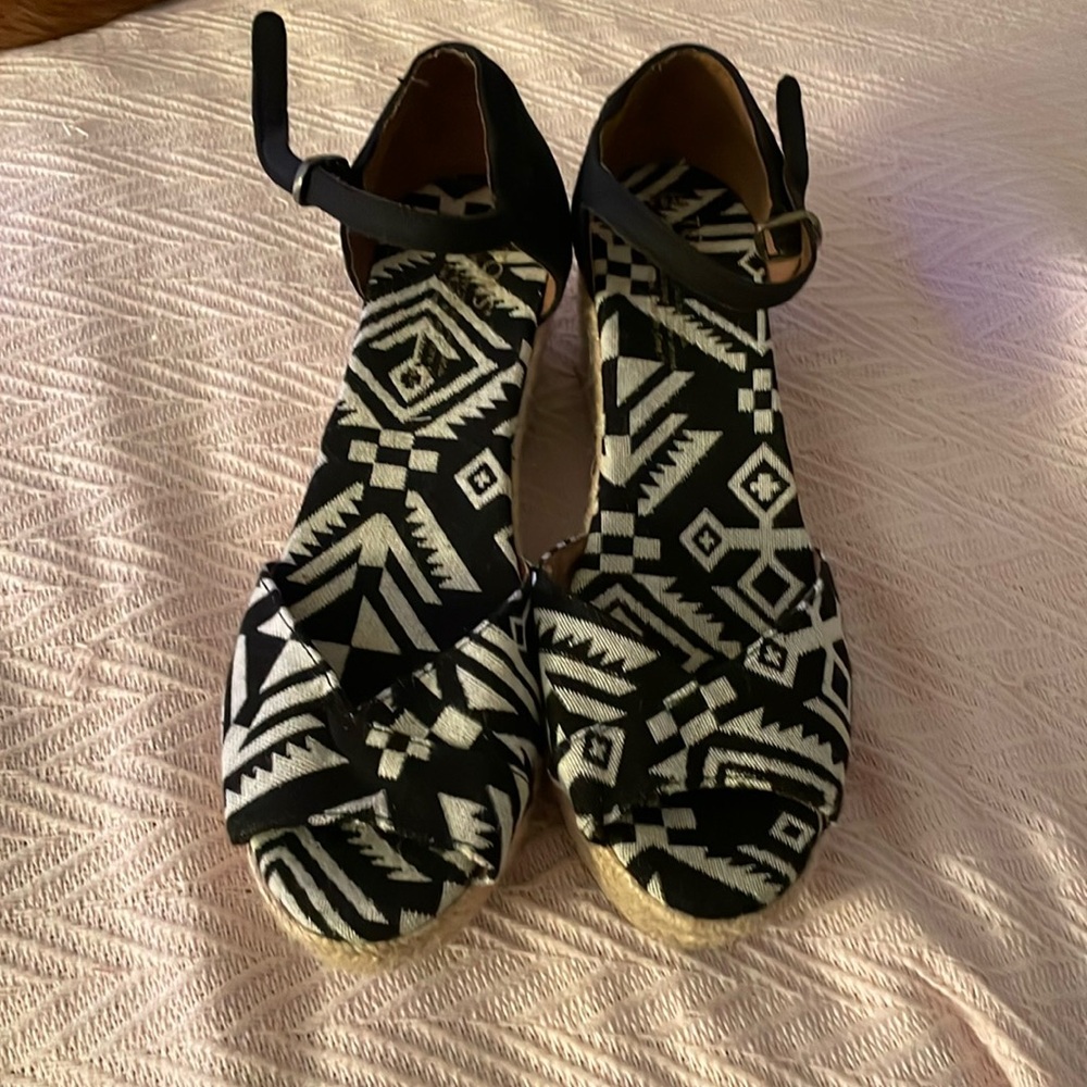 Tom’s platform sandals
